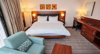 Гостиница Hilton Garden Inn  Краснодар Номер с кроватью размера "king-size" и видом на город-4